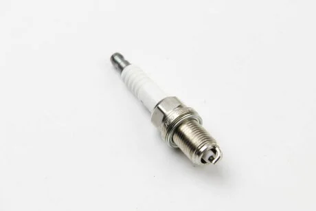 - Свічка запалювання DENSO Q20PU