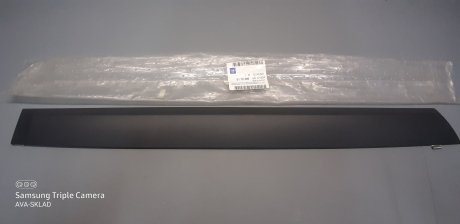 Молдинг задней правой двери GM 13145601