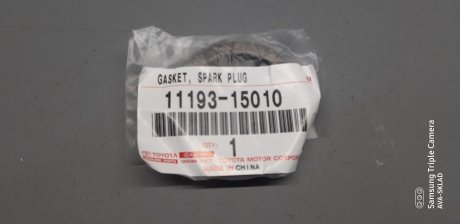 Сальник свечных колодцев оригинал TOYOTA 1119315010